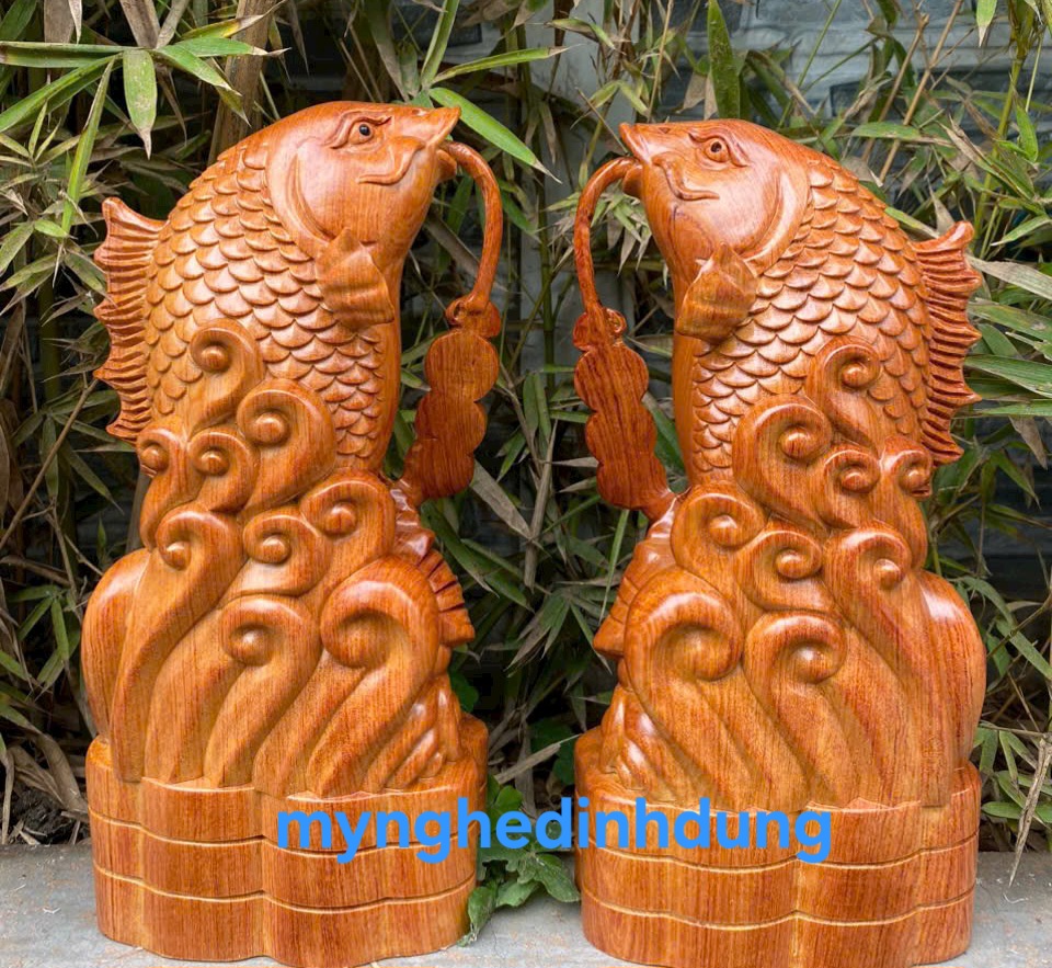 Cặp cá chép phong thủy bằng gỗ hương đá cao 30x15x9cm