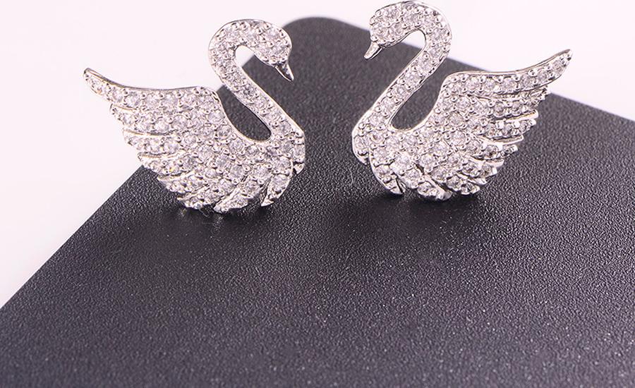 Bông tai nữ đính đá hình Thiên Nga lấp lánh