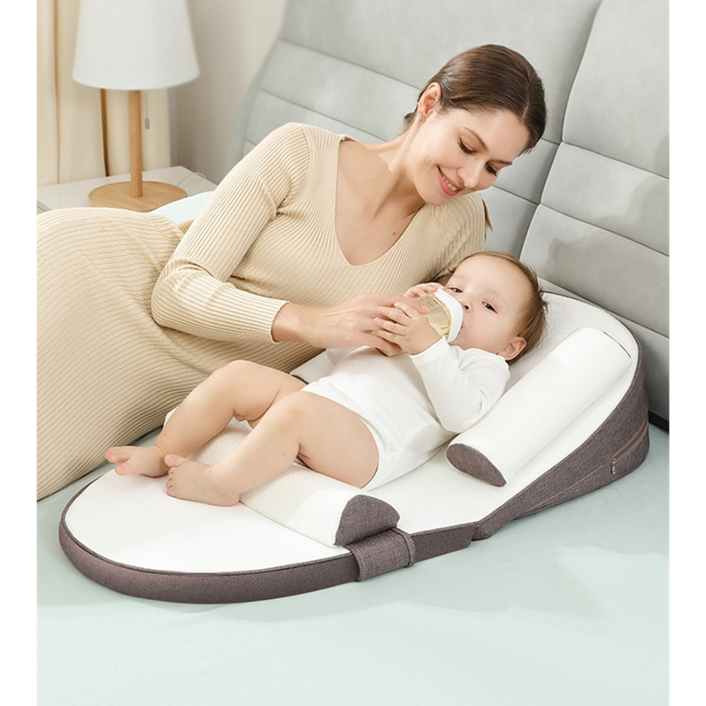 Gối nệm chống trào cho bé gấp gọn Baby Nest Infant Anti Spitting Milk Slope Pad Feed