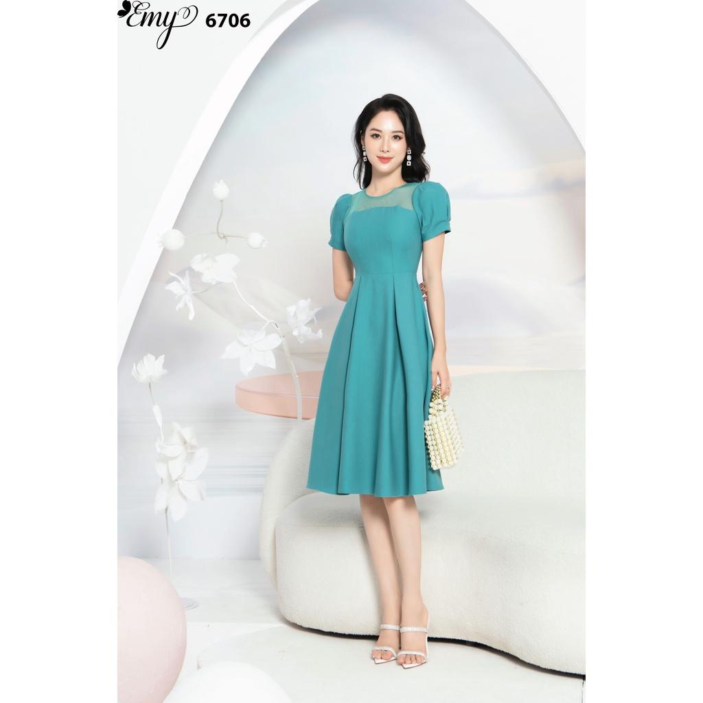 Đầm EMY EM6706 Xoè Nền Xanh Cổ Tròn Phối Lưới