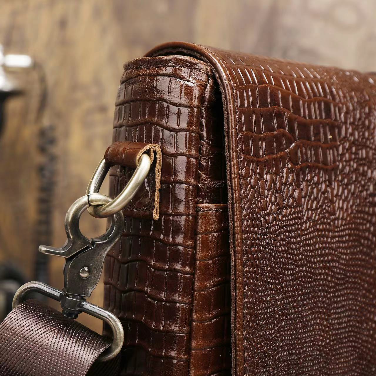 Túi đeo chéo nam DA BÒ THẬT phong cách mới - BEE GEE DCN9369