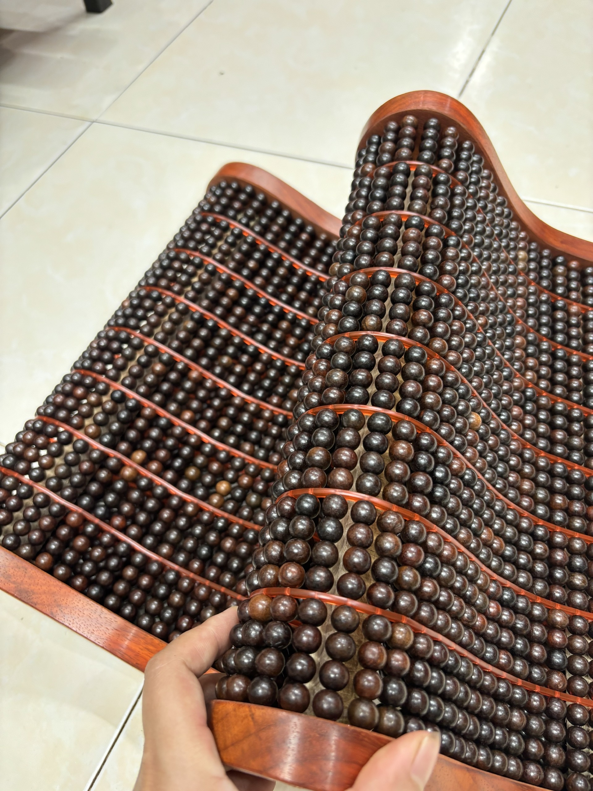 Gối Công Thái Học Gỗ Mun Cao Cấp - Kích Thước 43cmx24cmx8/4cm ( video , hình thật )