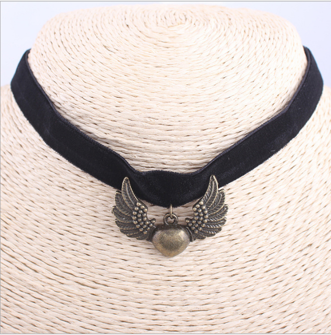 Vòng cổ choker hình đôi cánh V22
