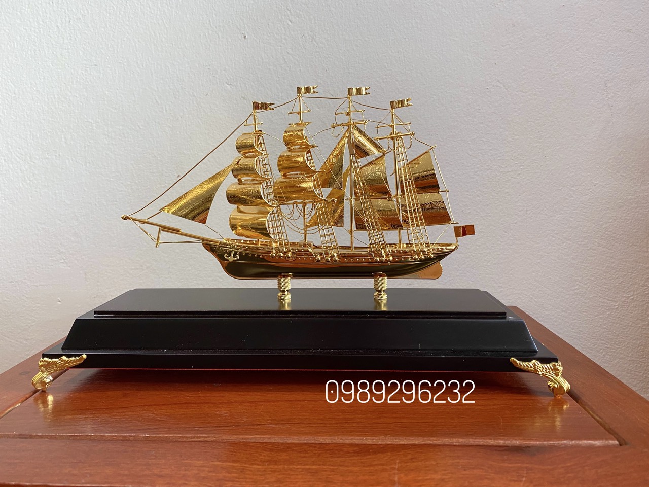 Mô hình thuyền buồm mạ vàng 24k đẹp