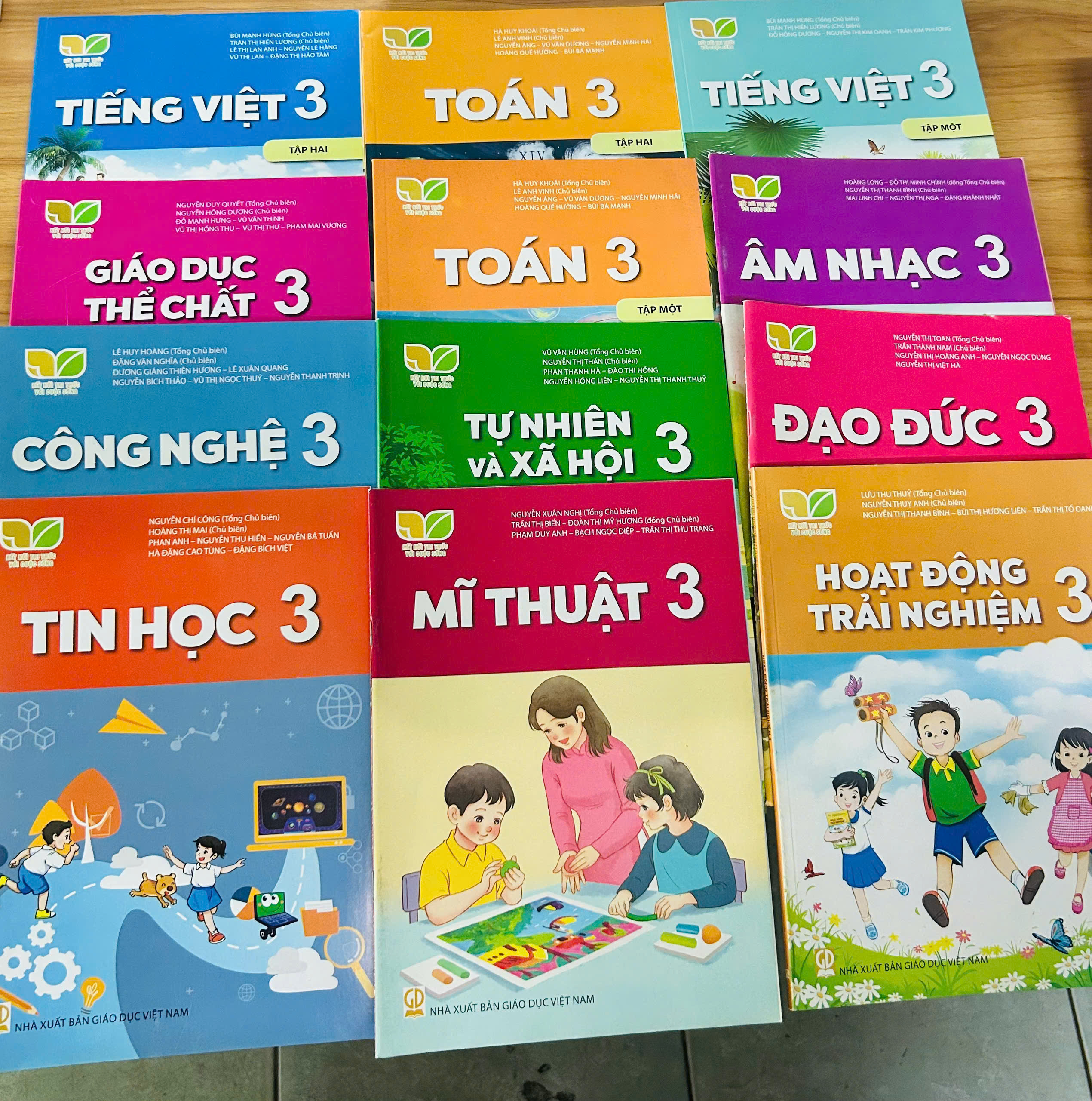 Bộ sách giáo khoa Lớp 3- Kết Nối Tri Thức Với Cuộc Sống (12 quyển- Kèm bìa nilong bao sách, nhãn tên)