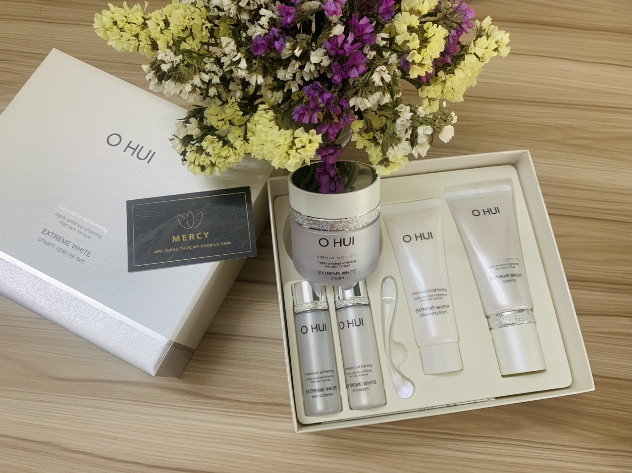 Bộ kem dưỡng trắng da toàn diện OHUI Extreme White Cream Set