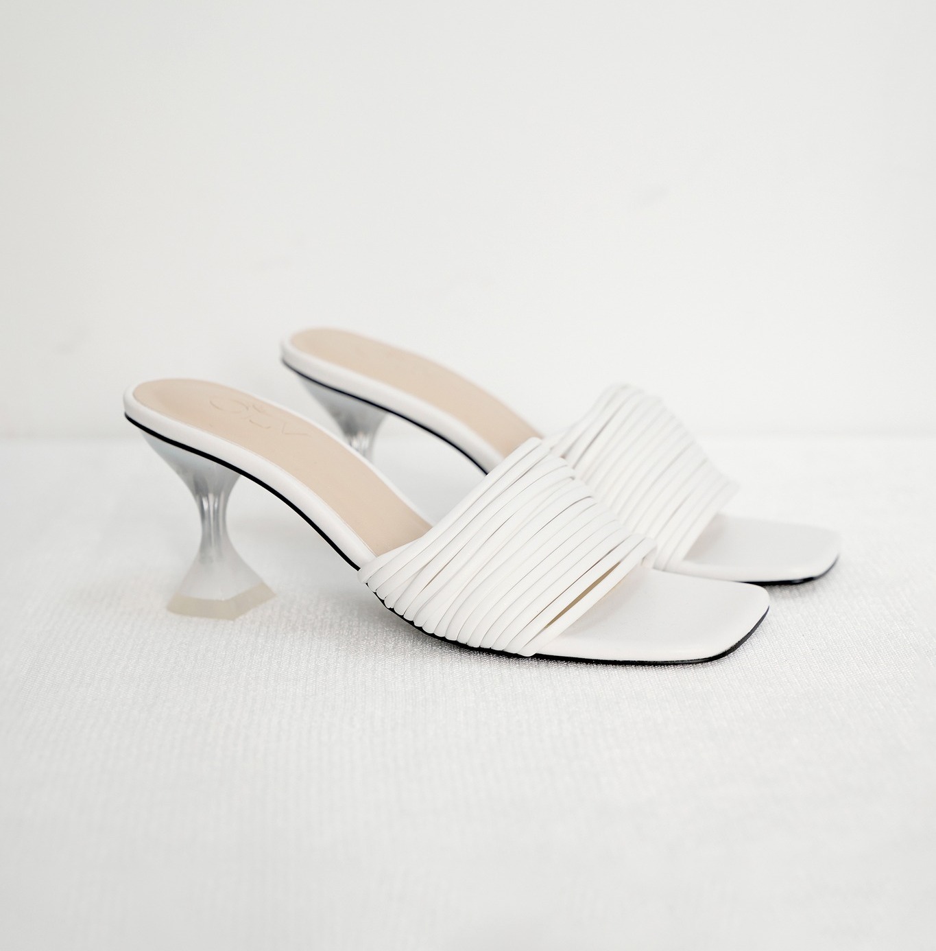 OLV - Giày Cora Heels in White