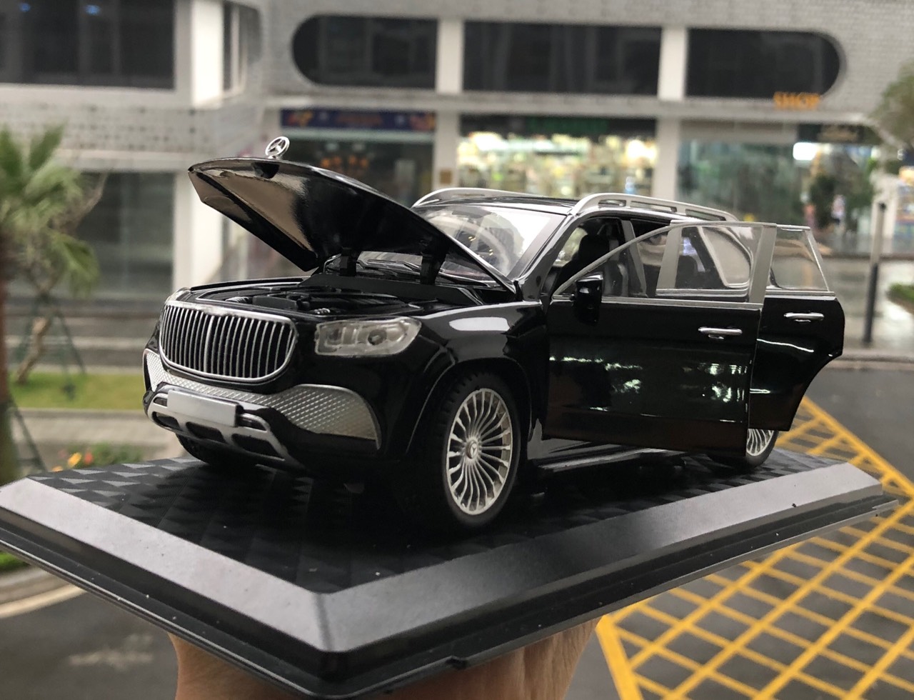 Mô hình xe Mercedes GLS600 Maybach - XLG