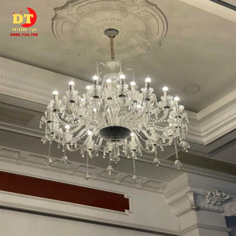 Đèn chùm nến 3 màu tay 24 tay phale sang trọng Đèn chùm luxury phòng khách DQM