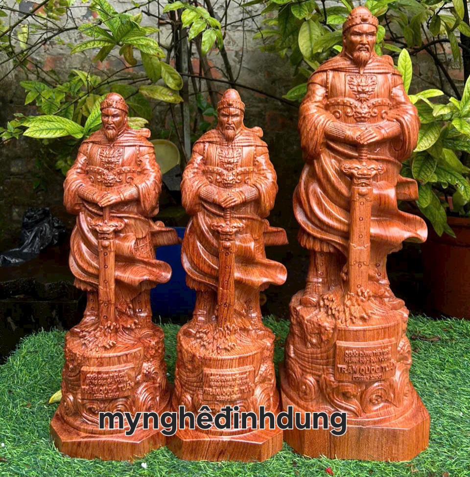 Tượng  thánh trần quốc tuấn trần hưng đạo vương bằng gỗ hương đá  cao 40cm