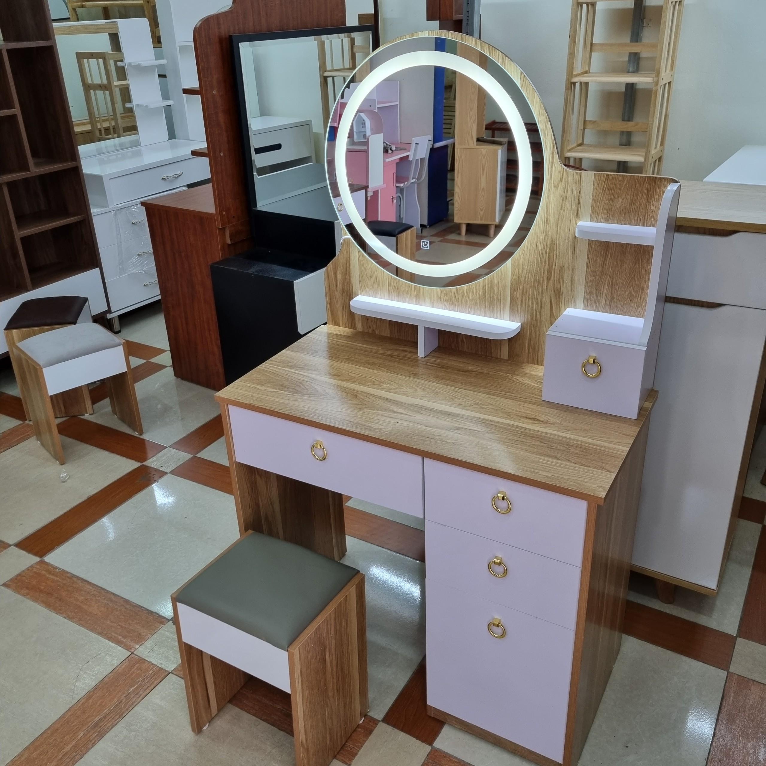 Bàn trang điểm có gương và đèn led, bàn trang điểm gỗ.Bàn Trang Điểm Gương Đèn Led Thông Minh Màu Vàng Phối Trắng Đẹp