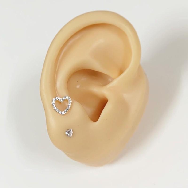 Bông tai trái tim rỗng đính đá