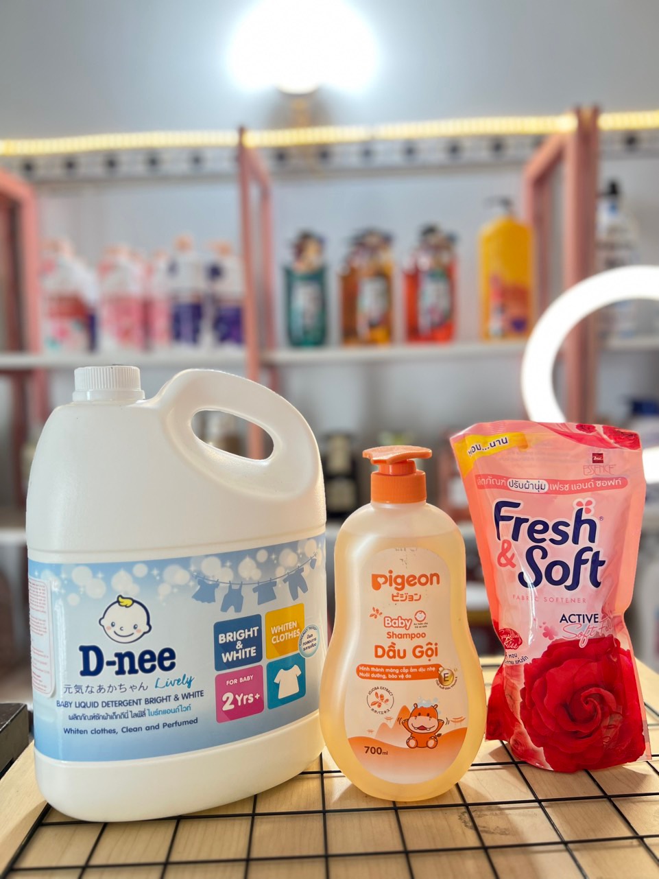 Combo 1 giặt Dnee và 1 tắm gội Pigeon tặng 1 gói nước xả Fresh Soft Thái Lan