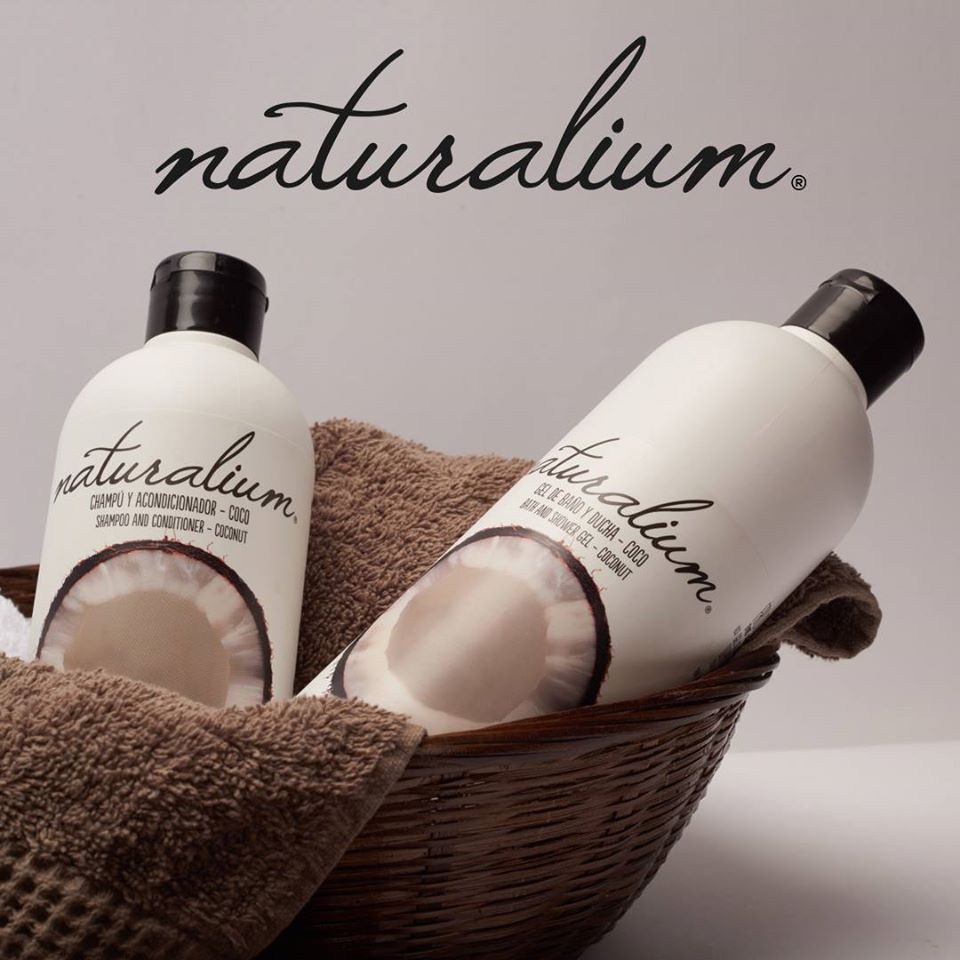 Sữa tắm dưỡng ẩm NATURALIUM hương dừa 500ml giúp tái tạo da, dưỡng da mịn màng tươi trẻ & hỗ trợ viêm nang lông