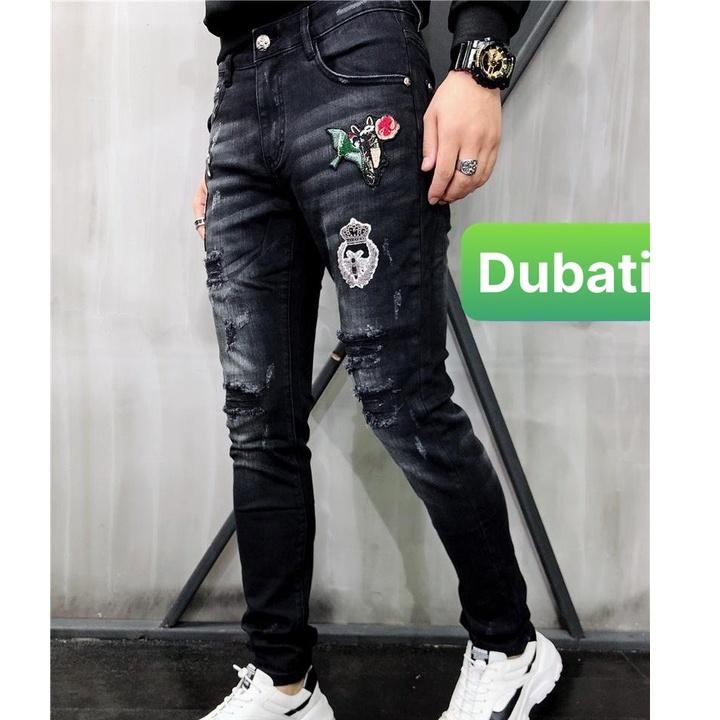 QUẦN JEAN NAM CHẤT BÒ THÊU HÌNH MÀU ĐEN PHOCNG CÁCH TRẺ TRUNG- DB 450- DUBATI FASHION