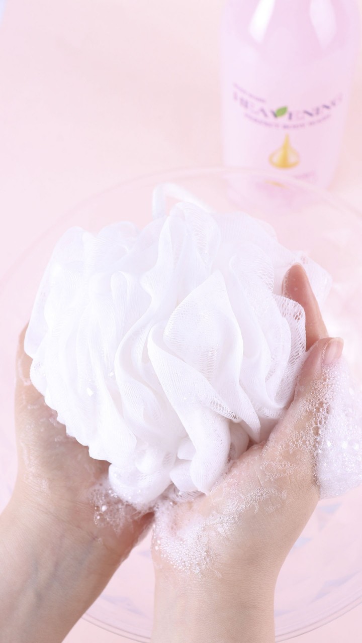 Combo sữa tắm dưỡng ẩm, làm trắng da Heavening Perfect + Khăn tắm tạo bọt Whip's