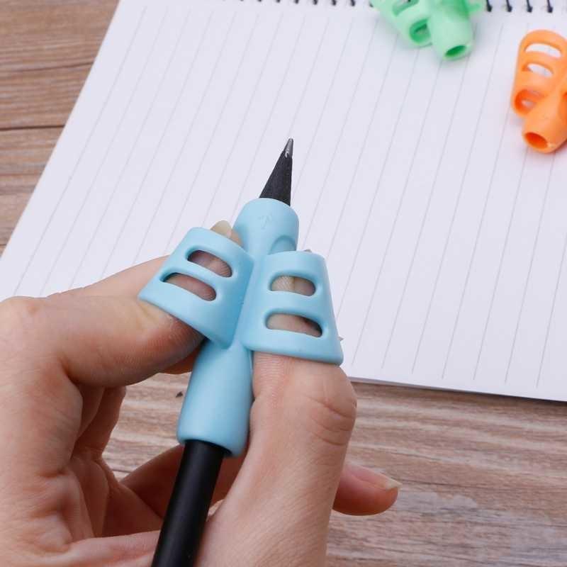 Dụng cụ xỏ ngón định vị tay cầm bút silicon chỉnh tư thế, đệm tay cầm bút đúng cho bé tập viết ( màu ngẫu nhiên )