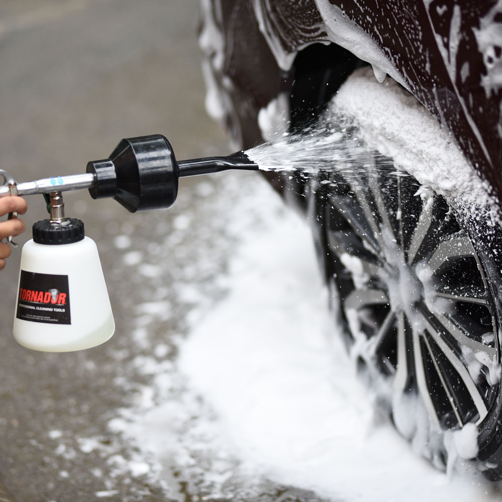 Nước rửa xe bọt tuyết  đậm đặc Car Wash Foam FOCAR 4L - dưỡng bóng bảo vệ màu sơn, tỷ lệ pha 1:70 siêu tiết kiệm, hệ chất dưỡng bóng vỏ sơn  Polymer  kép, PH trung tính