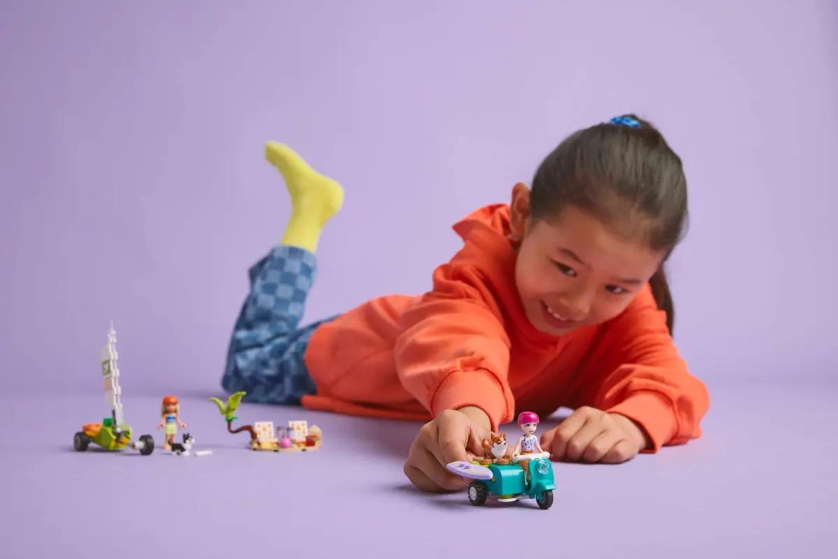 Đồ Chơi Lắp Ráp Cuộc Phiêu Lưu Xe Scooter Và Lướt Sóng - Lego Friends 42641 (113 Mảnh Ghép)