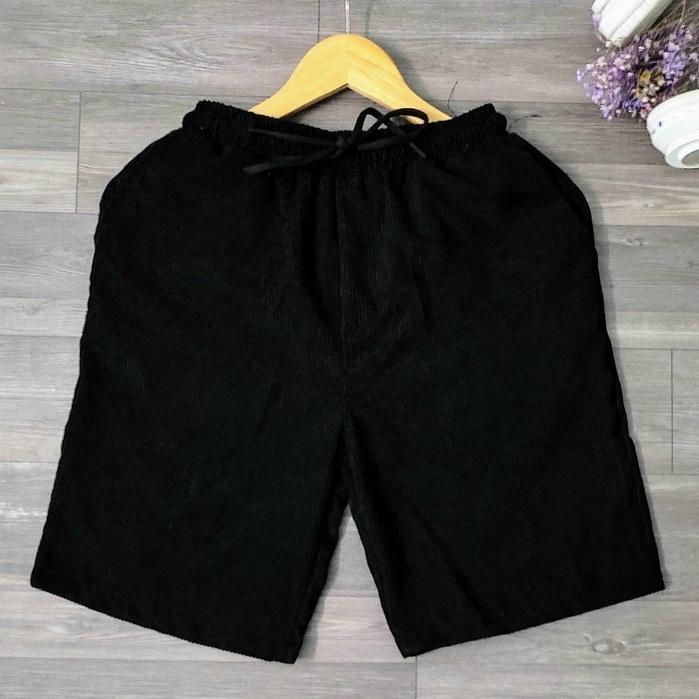 Quần short lửng có túi rộng 2 bên và túi sau đựng được nhiều thứ. Quần short chất nhung tăm dày dặn mặc thoải mái K075