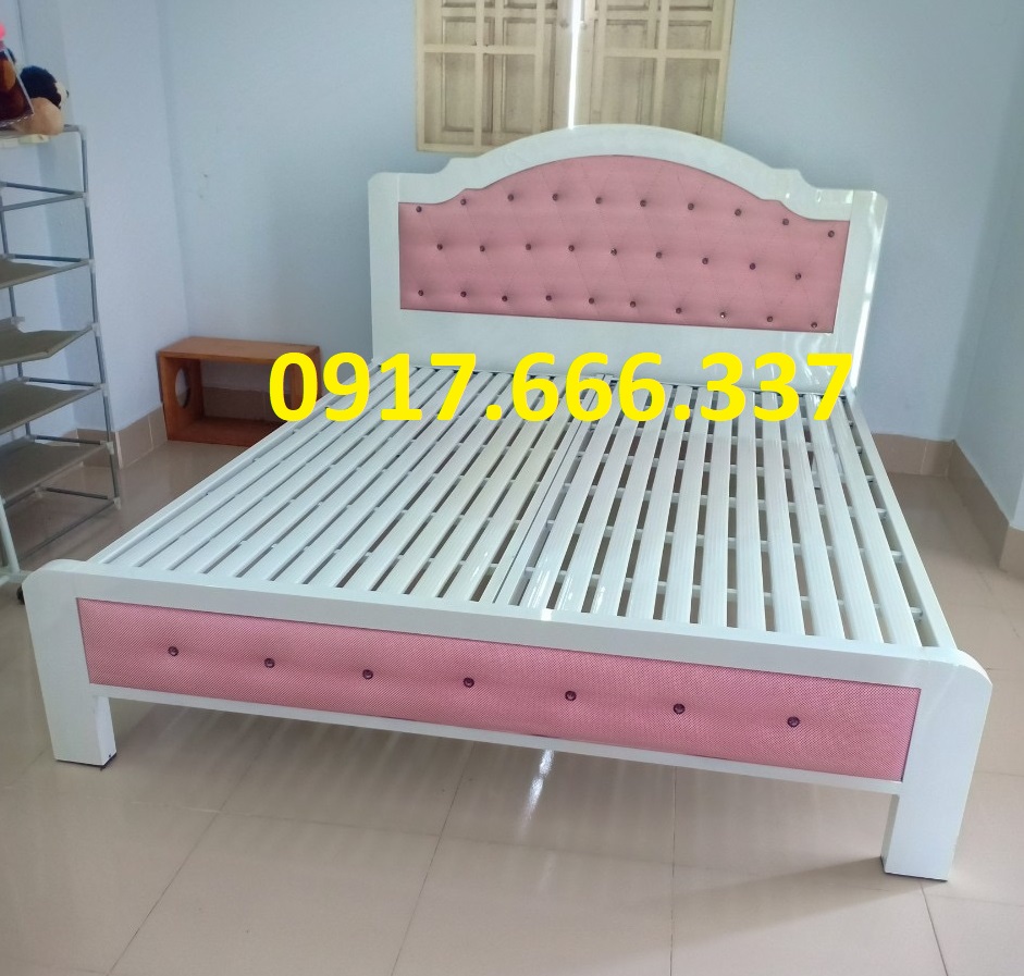 Giường sắt 1m8 có nệm bọc 2 đầu cao cấp