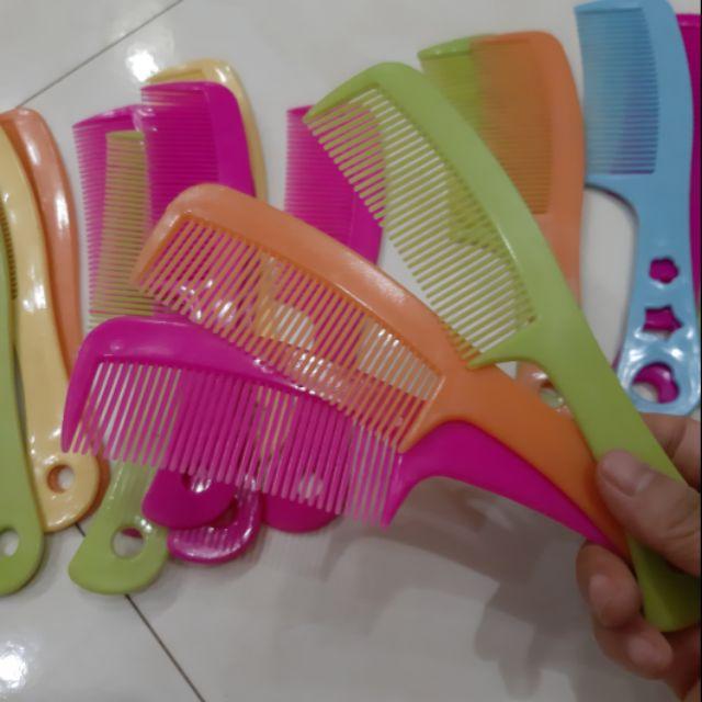 Lược nhựa chải tóc