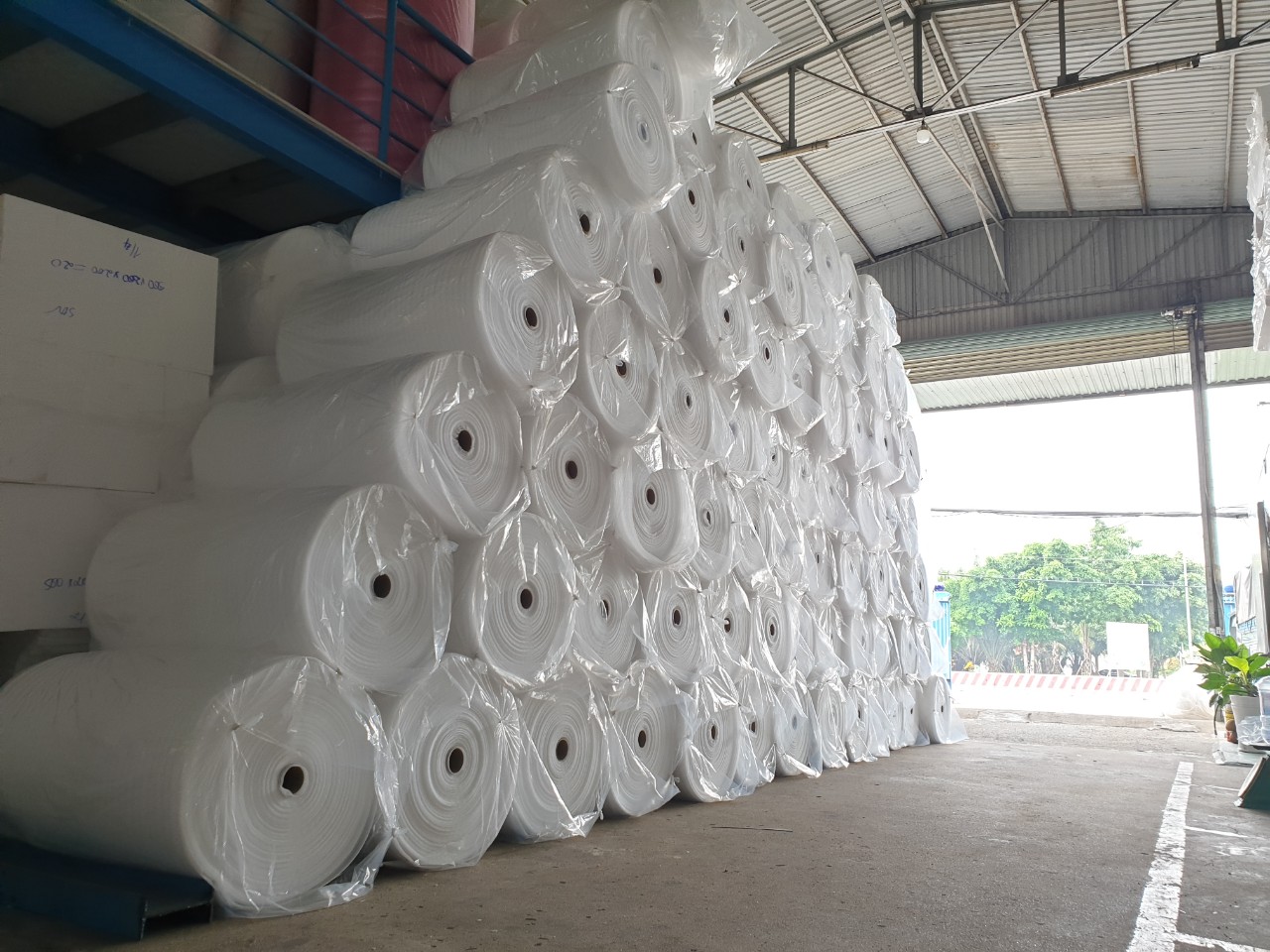 Màng pe poam lót sàn nhà