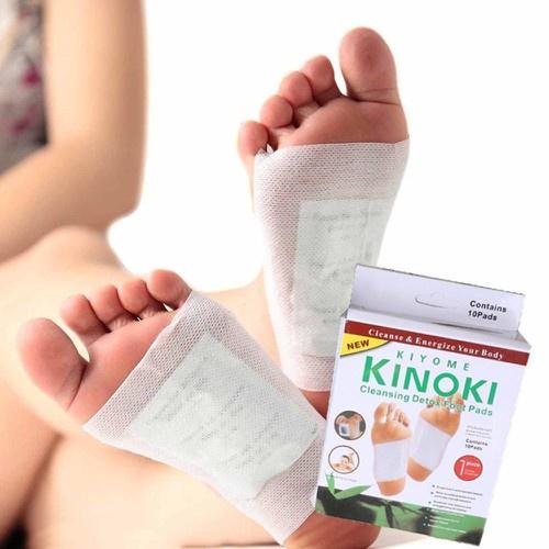 Hộp gồm 10 miếng dán giải độc chân KINOKI