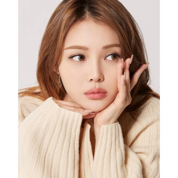 HÌNH CÔ GÁI DÁN SALON TÓC, TIỆM NAILS & PHUN XĂM THẨM MỸ_DECAL VIP
