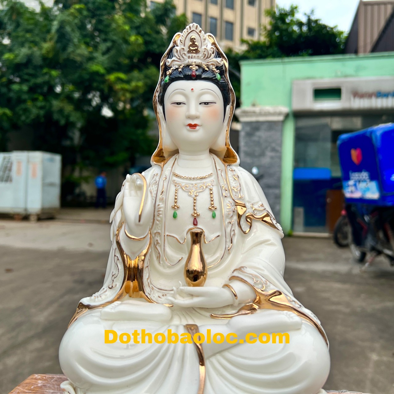 Tượng Quan Âm gốm sứ cao cấp ngồi trên đài sen cao 31cm