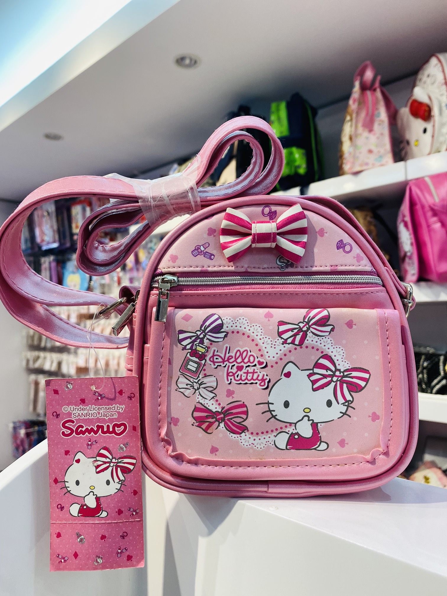 Túi đeo chéo dạng bầu 3 ngăn hình Mèo Kitty