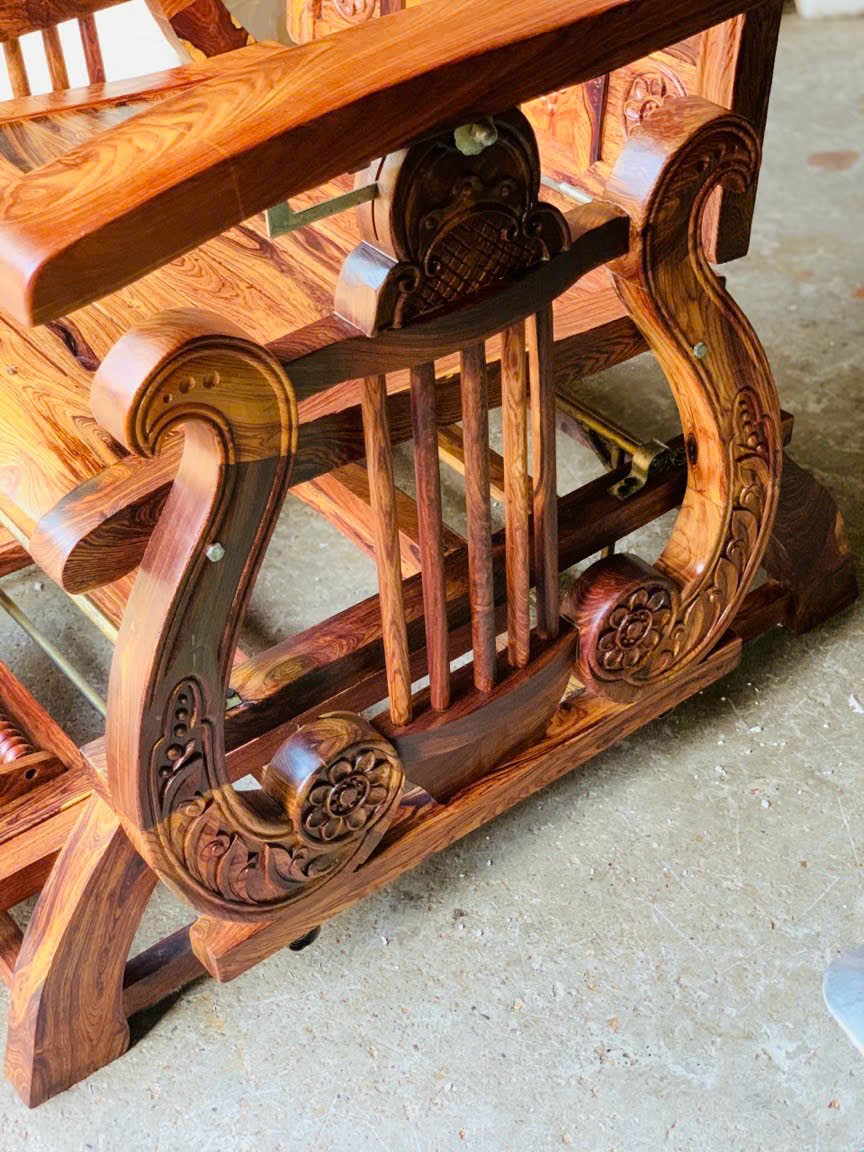 Ghế đu thư giãn mẫu cung đàn lịnh nãm đẳng cấp bằng gỗ cẩm
