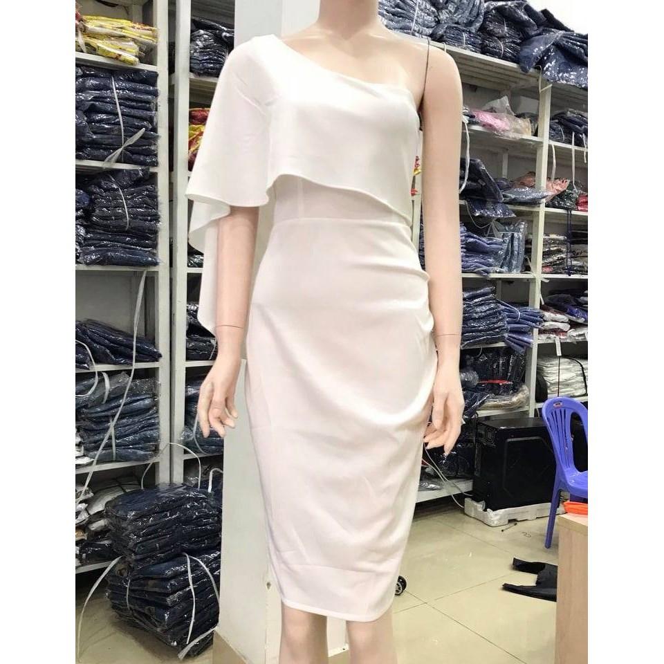 Đầm Body Trễ Vai 1 Bên chất vải Thun poly dầy dặn,mềm mịn và co giãn nhẹ. Đầm được thiết kế kiểu trễ vai xéo 1 bên,kiểu dáng ôm body quyến rũ,và được may trên nền vải trắng sang trọng. Thích hợp đi làm công sở,đi chơi,đi tiệc
