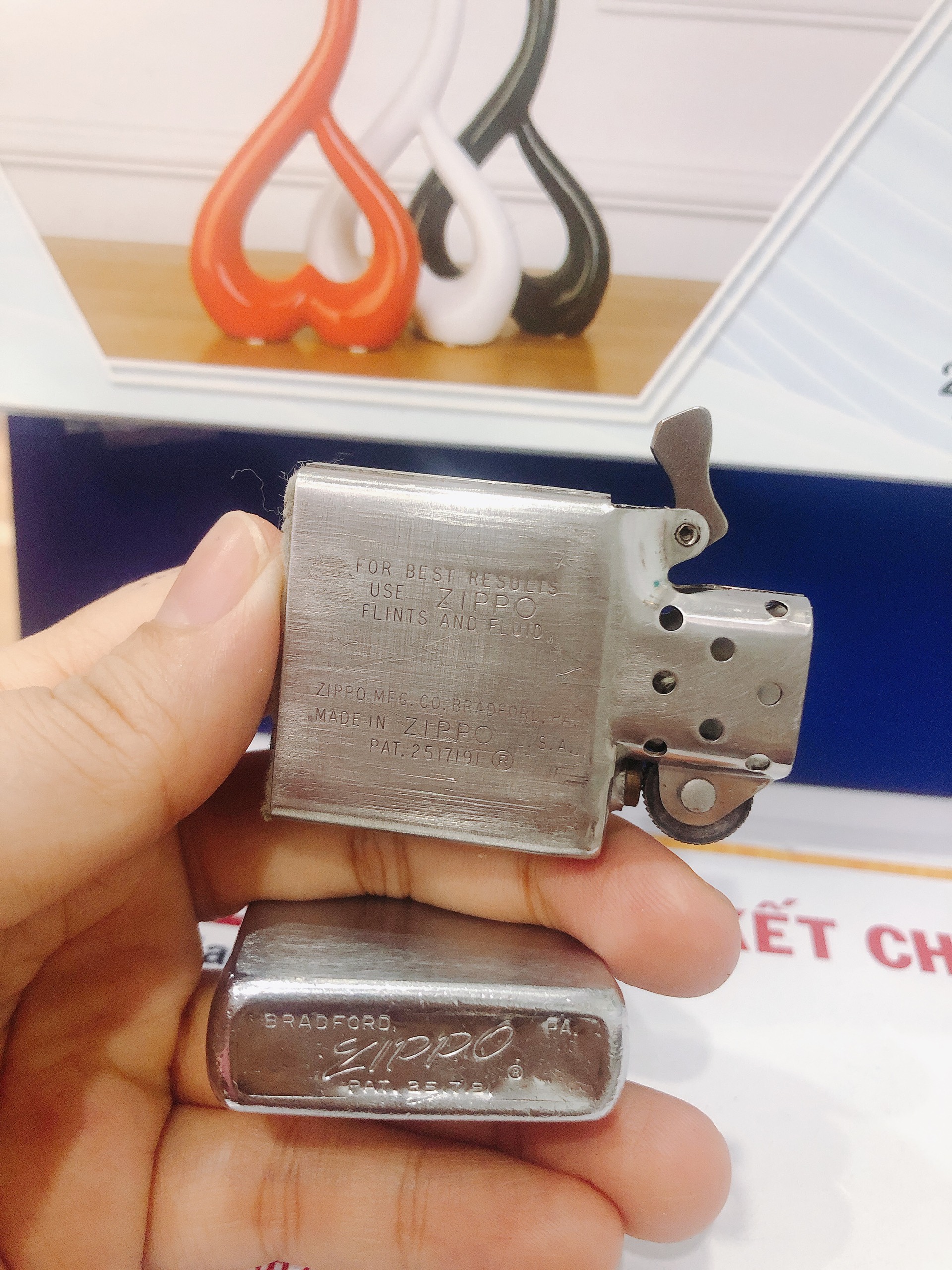 Bật lửa Zippo Mỹ Xưa Brushed Chrome, Khắc ăn mòn phủ sơn chủ đề DAVIDSON, Chữ Xéo - Mộc ngược, sản xuất 1964, Hàng chính hãng