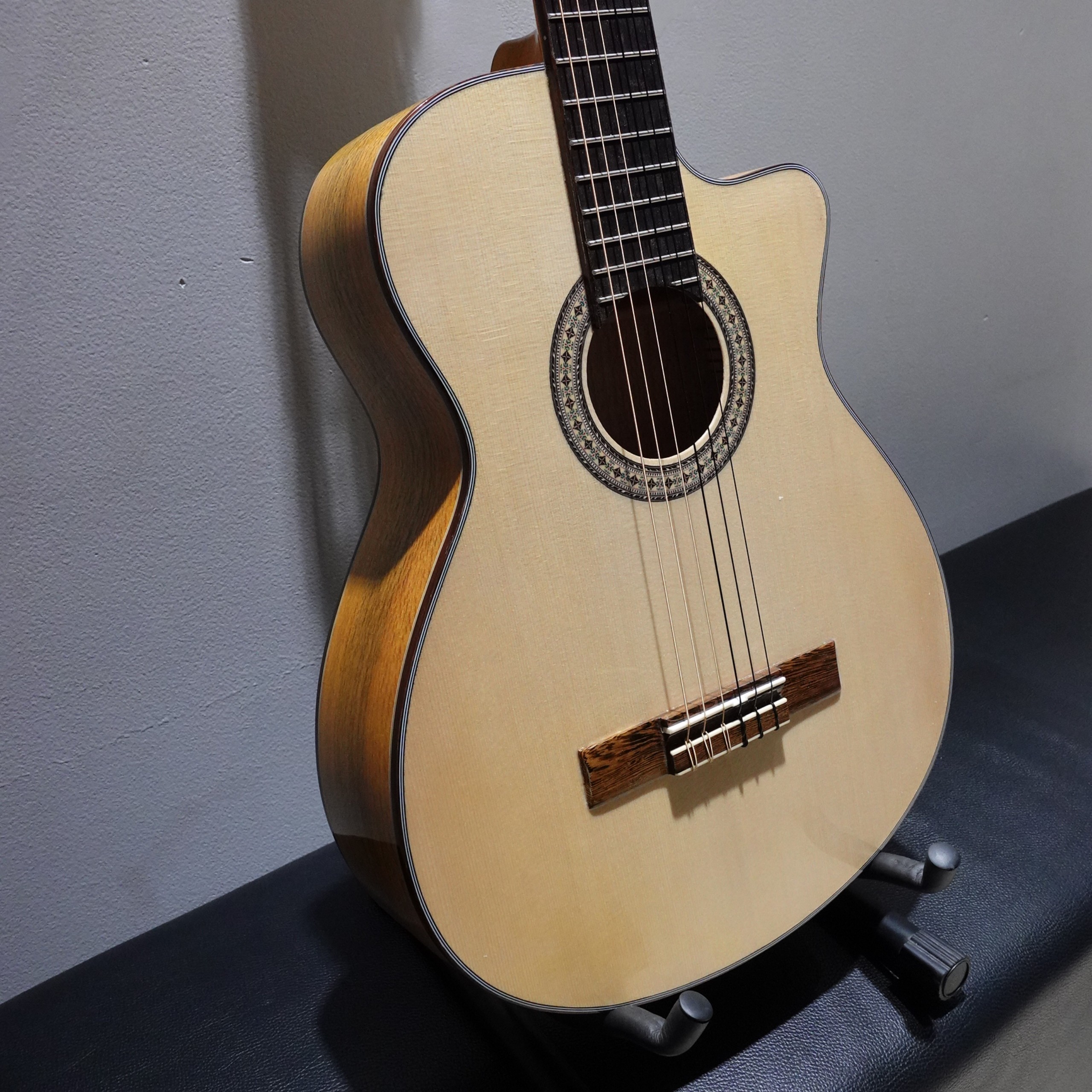 Đàn Guitar Classic Gỗ Sồi Pháp Nhập Khẩu I Hàng cao cấp Âm Thanh Vang bấm nhẹ tay Hàng việt nam