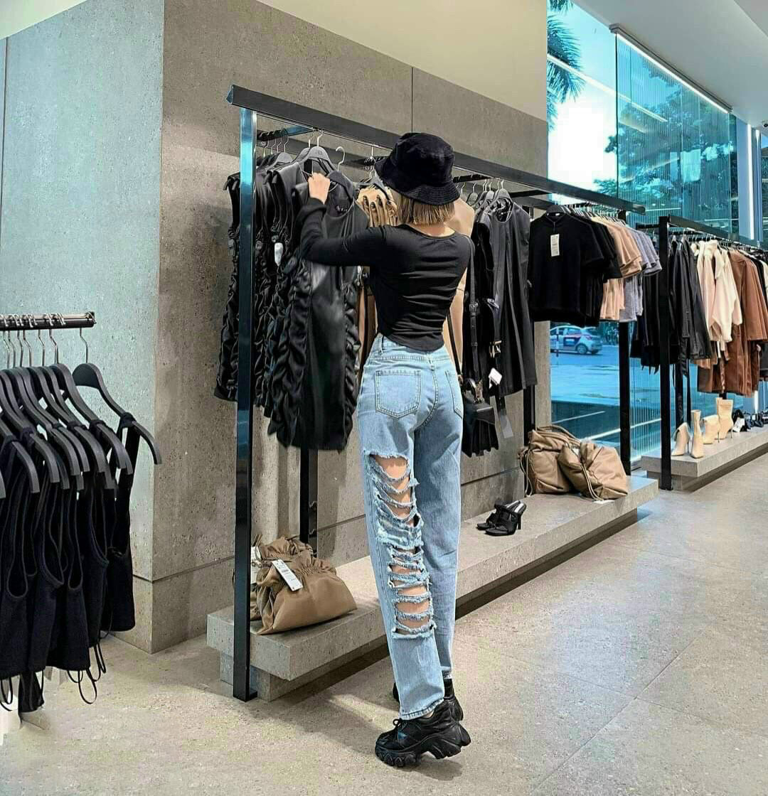 Jeans nữ thiết kế rách sau 