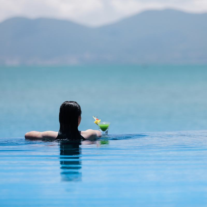 L'Alya Ninh Vân Bay 5*. Trọn gói nghỉ dưỡng 4N3D. Bao Gồm Full Bữa Ăn Hằng Ngày. Dịch vụ Cano Đón Tiễn.  Miễn Phí Trà Chiều & Trái Cây Tươi. Cùng Nhiều Tiện Ích Hấp Dẫn.