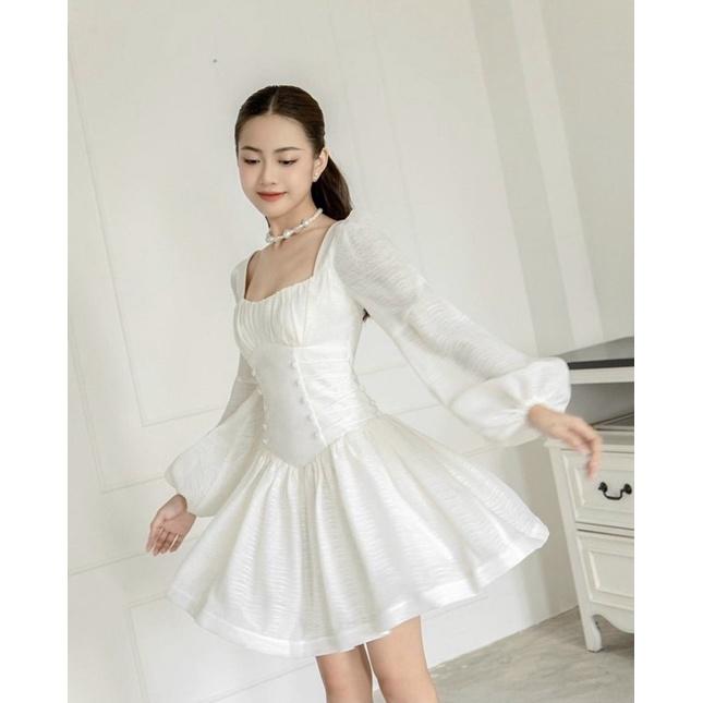 ĐẦM TRẮNG CỔ VUÔNG XOÈ ĐAN DÂY EO