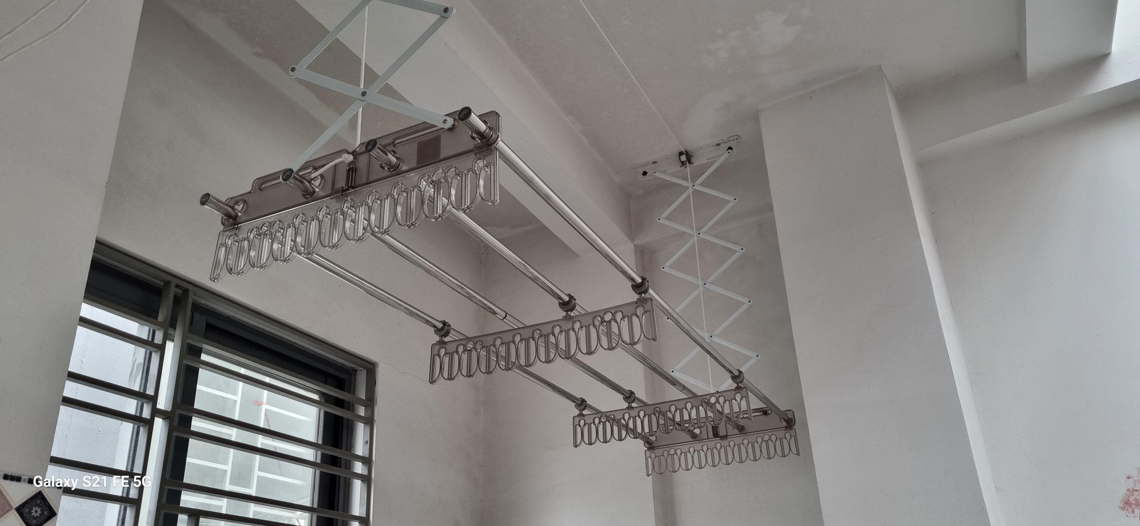 Giàn phơi quần áo treo trần Wellex Hàn Quốc RG4180-O đủ phụ kiện (4 kẹp)