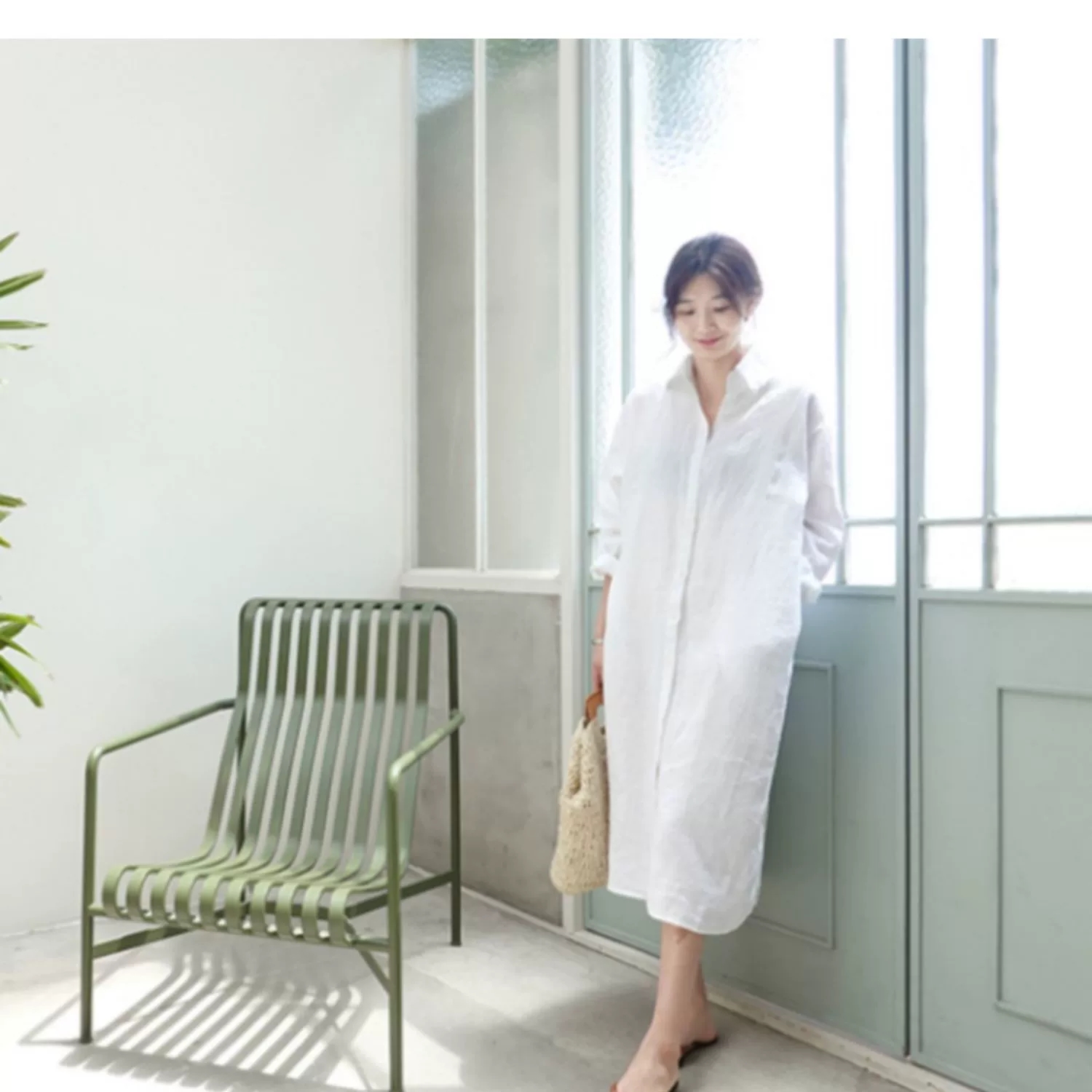Đầm sơ mi suông chất linen tạo cảm giác thoải mái, trẻ trung, năng động