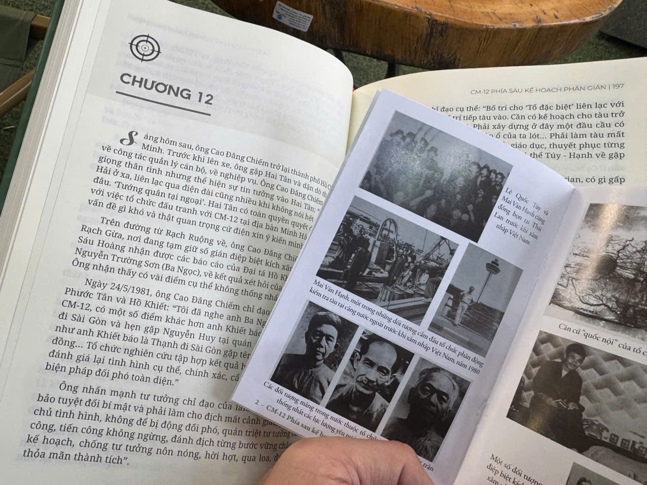 (Tặng kèm Bookmark) CM-12 PHÍA SAU KẾ HOẠCH PHẢN GIÁN - Thiếu tướng Nguyễn Khắc Đức - Nguyên Cục trưởng Cục Kỹ thuật nghiệp vụ I, Tổng cục An ninh, Bộ Công an – WAKA – NXB Công An Nhân Dân