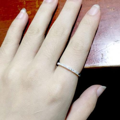 Nhẫn bạc nữ Bạc Quang Thản bản nhỏ bề mặt gắn một hàng đá cobic trắng, thiết kế thời trang phù hợp với mọi lứa tuổi.