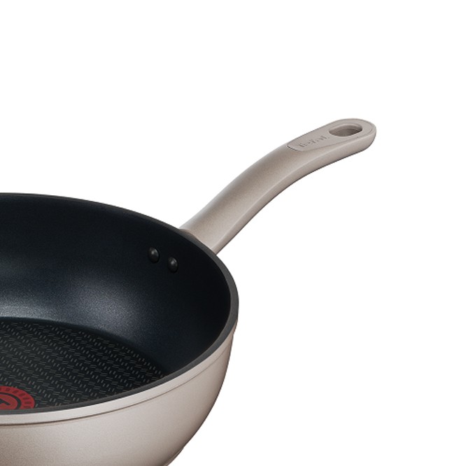 Chảo chống dính đế từ Tefal Sensations - Lòng sâu có quai