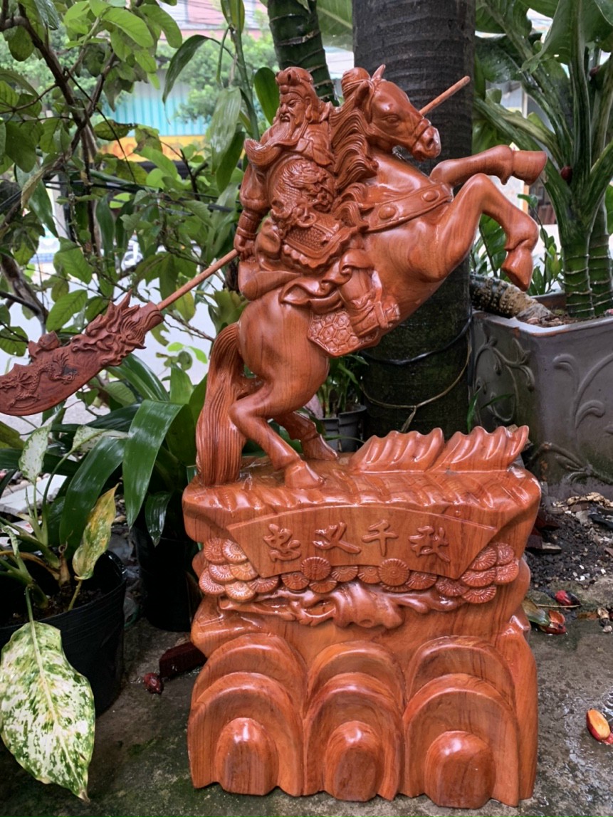 Tượng quan công cưỡi ngựa tượng phong thủy bằng gỗ hương 60 x 35 X 15 CM