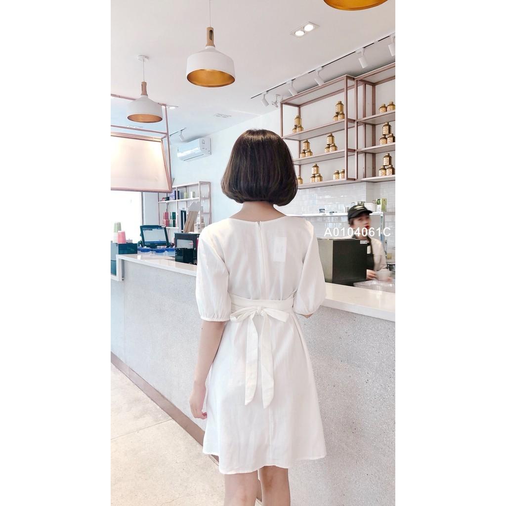 Đầm trắng cổ vuông viền bèo!
