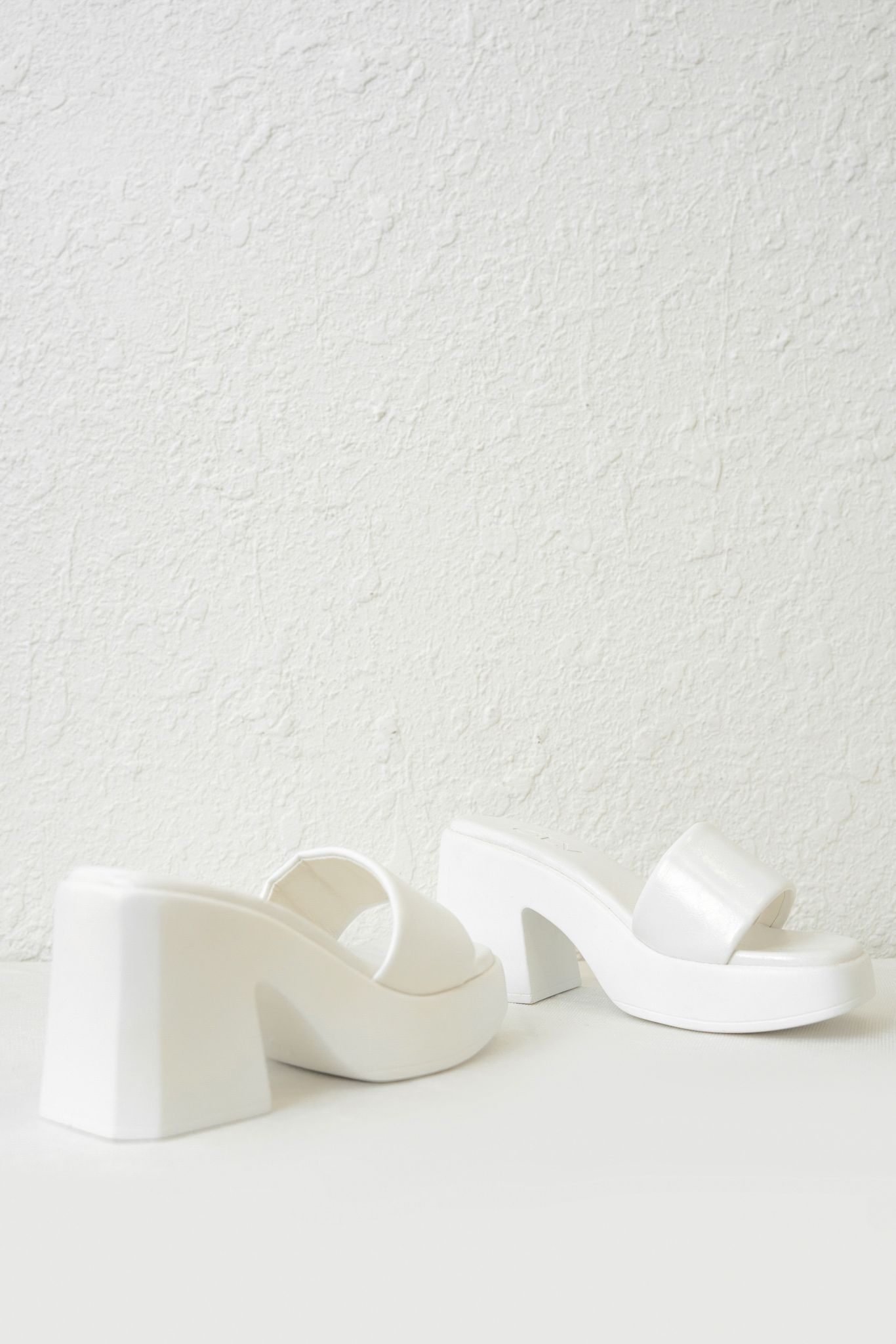 OLV - Giày Christa White Heels