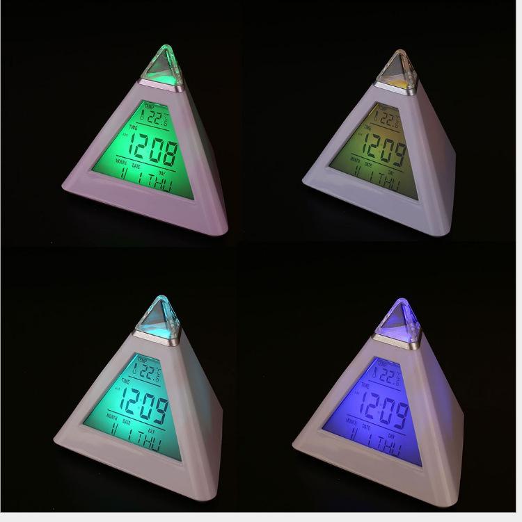 Đồng hồ điện tử hình Kim Tự Tháp để bàn đổi màu (Tặng kèm bộ 6 con bướm dạ quang phát sáng)