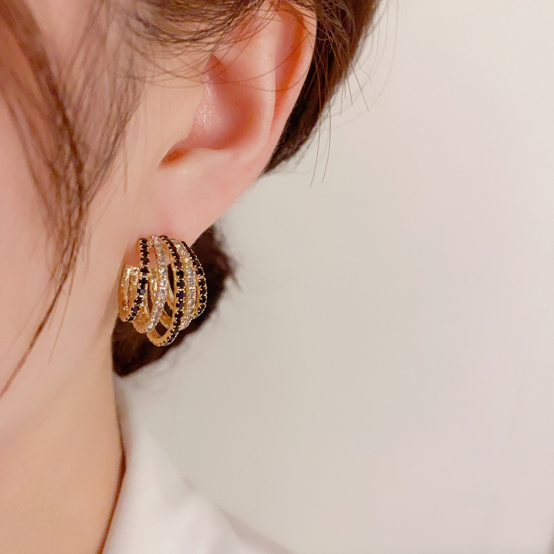 BÔNG TAI KHOEN TRÒN BA LỚP ĐÍNH ĐÁ ZIRCON KIỂU DÁNG HÀN QUỐC