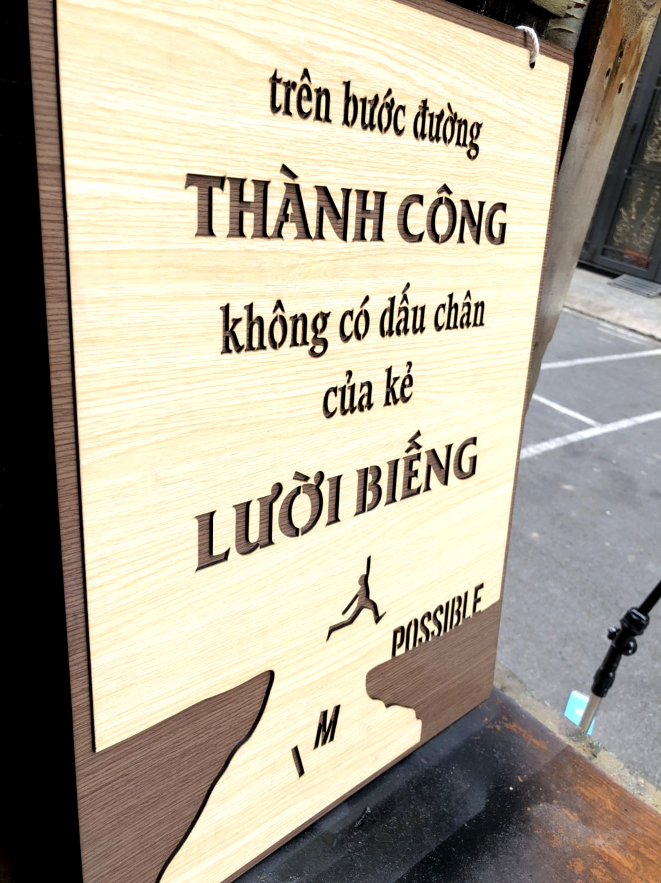 Tranh tạo động lực Gỗ – TRÊN BƯỚC ĐƯỜNG THÀNH CÔNG – KHÔNG CÓ DẤU CHÂN CỦA KẺ LƯỜI BIẾNG - MS07