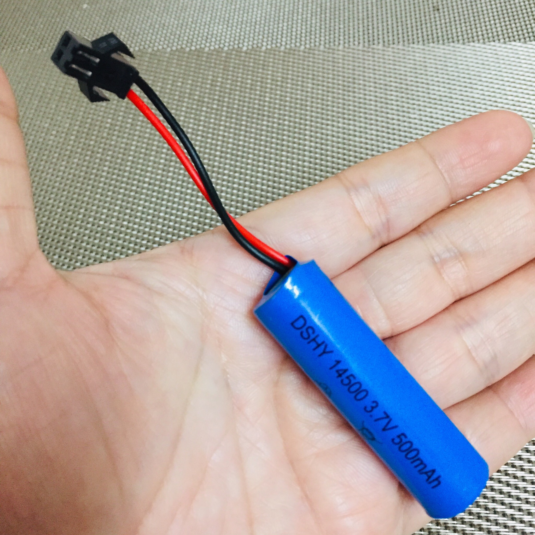 Pin sạc 14500 hình trụ 3.7V dung lượng 500mAh chân cắm càng cua đen 2P